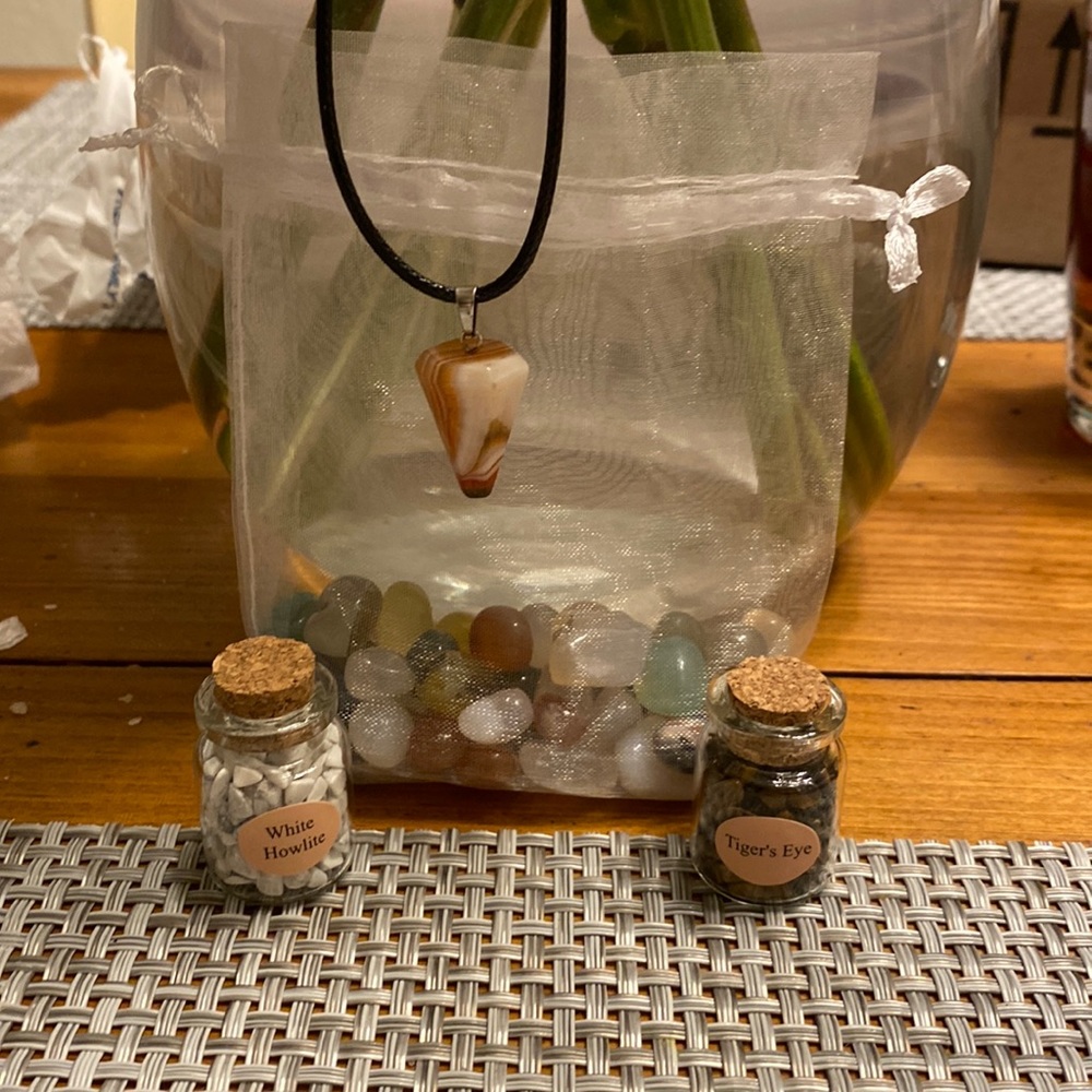 Pendulum necklace with crystals